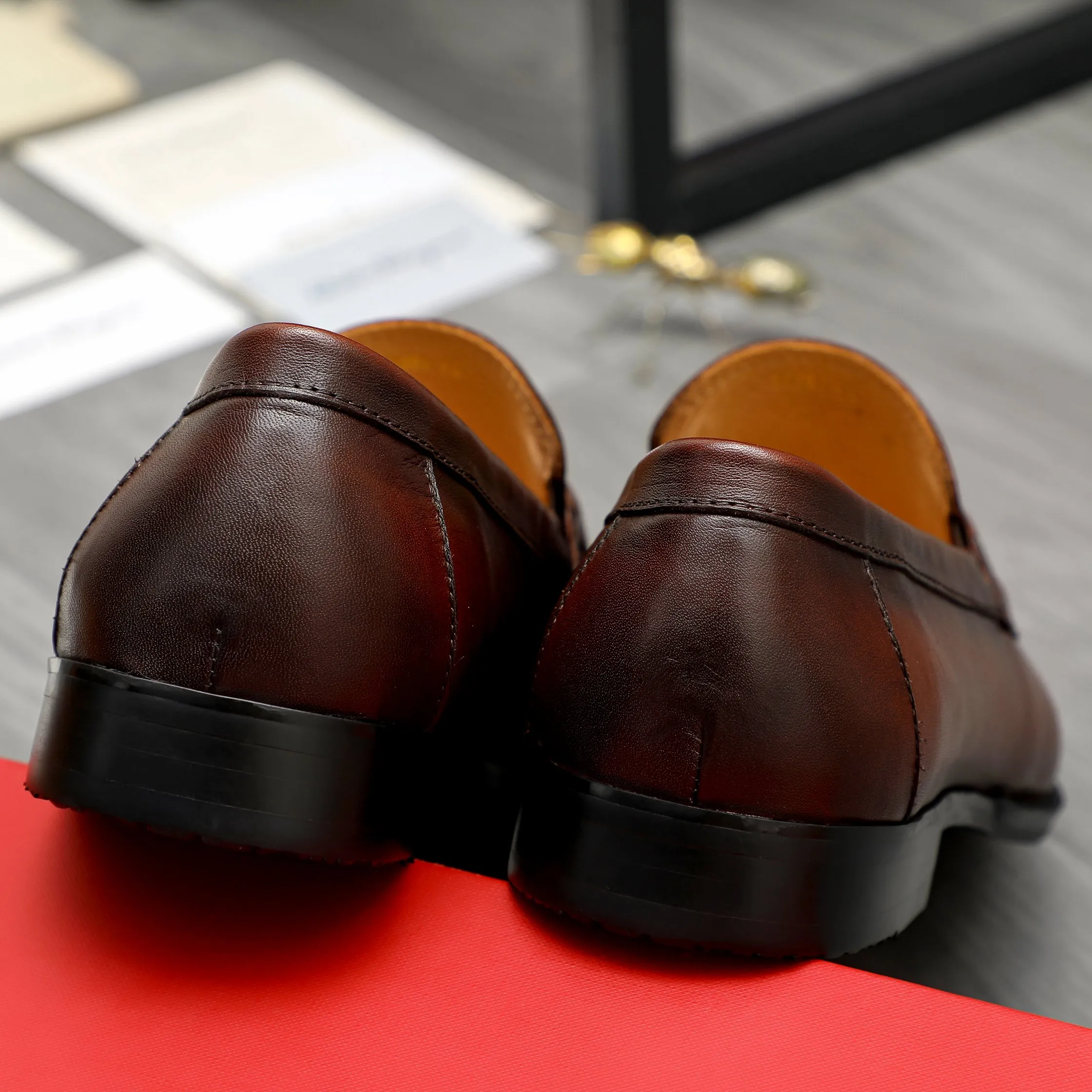 Men's shoes 💰540 Product trademark: Ferragamo "Ferragamo" business casual slip-on leather shoes Regular size: 39-45 (45. Customized, non-returnable) Product materials: Selected color-brushed cowhide upper, cowhide lining, original outsole